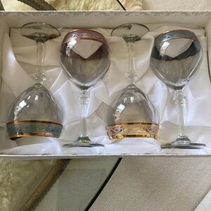 New. Gorgeous Italian Cristalleria Set of 4 Wine Glasses